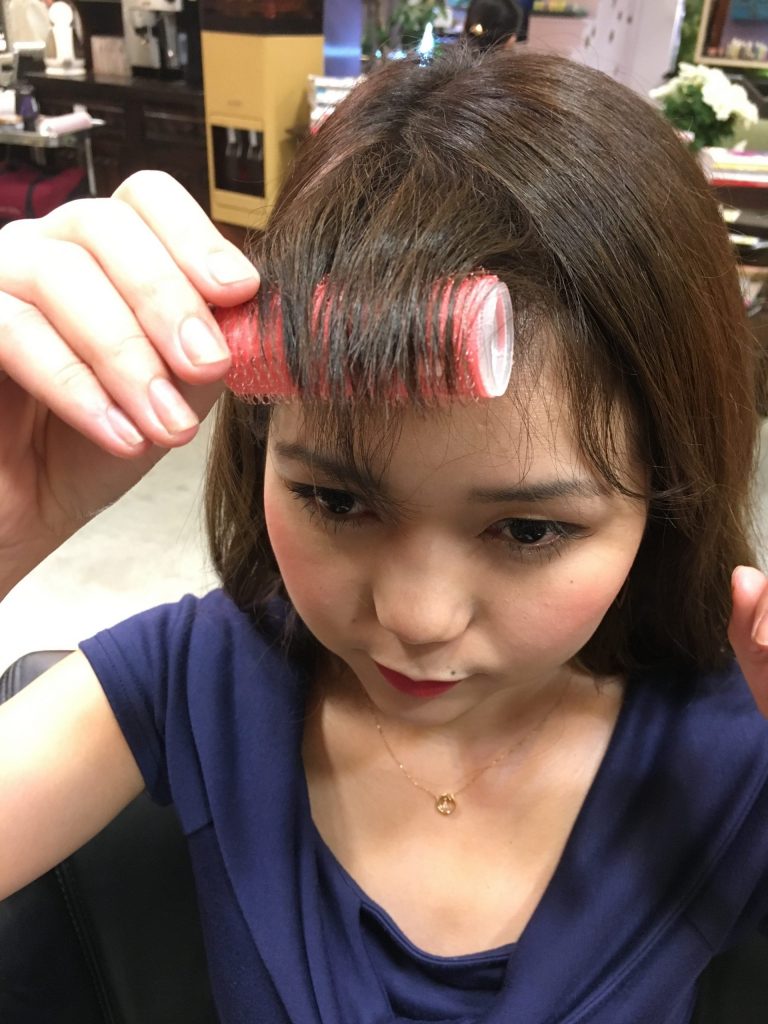 前髪巻きたい方、流したい方必見のマジックカーラーのつけかた講座｜コテ巻き風パーマが得意の東京美容師野田ともる