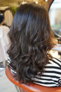 セミロング　パーマ　髪型　ヘアカタログ