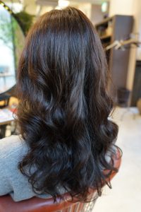 セミロング　パーマ　髪型　ヘアカタログ