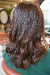 セミロング　パーマ　髪型　ヘアカタログ