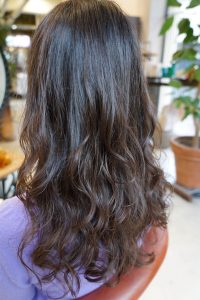 セミロング　パーマ　髪型　ヘアカタログ