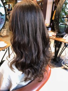 セミロング　パーマ　髪型　ヘアカタログ