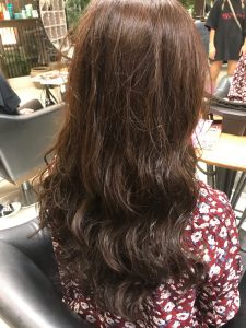 セミロング　パーマ　髪型　ヘアカタログ