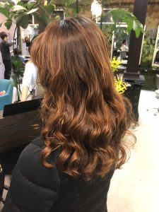 セミロング　パーマ　髪型　ヘアカタログ