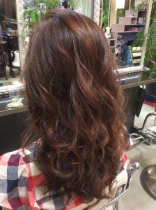 セミロング　パーマ　髪型　ヘアカタログ