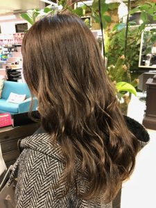 セミロング　パーマ　髪型　ヘアカタログ