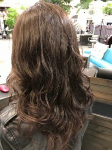 セミロング　パーマ　髪型　ヘアカタログ