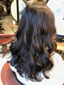 セミロング　パーマ　髪型　ヘアカタログ