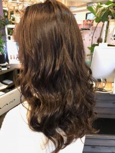 セミロング　パーマ　髪型　ヘアカタログ