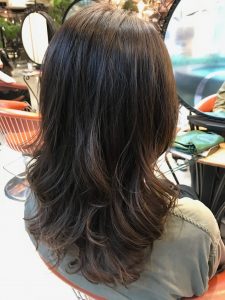 セミロング　パーマ　髪型　ヘアカタログ