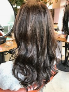 セミロング　パーマ　髪型　ヘアカタログ