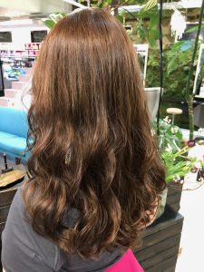 セミロング　パーマ　髪型　ヘアカタログ