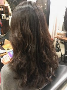 セミロング　パーマ　髪型　ヘアカタログ