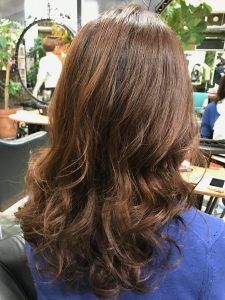 セミロング　パーマ　髪型　ヘアカタログ