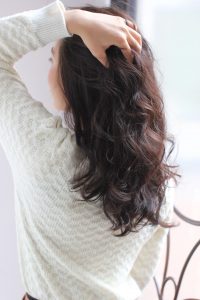 セミロング　パーマ　髪型　ヘアカタログ