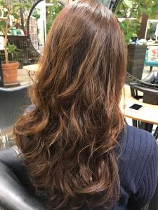 セミロング　パーマ　髪型　ヘアカタログ