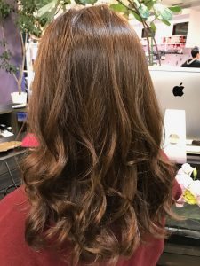 セミロング　パーマ　髪型　ヘアカタログ