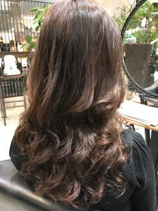 セミロング　パーマ　髪型　ヘアカタログ