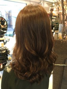 セミロング　パーマ　髪型　ヘアカタログ