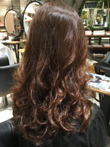 セミロング　パーマ　髪型　ヘアカタログ