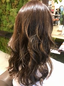 セミロング　パーマ　髪型　ヘアカタログ