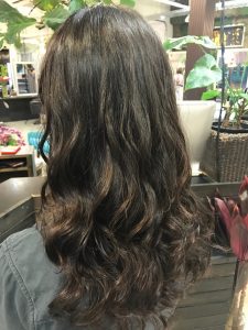 セミロング　パーマ　髪型　ヘアカタログ