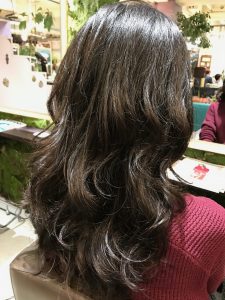 セミロング　パーマ　髪型　ヘアカタログ