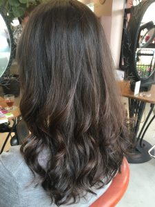 セミロング　パーマ　髪型　ヘアカタログ