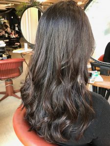 セミロング　パーマ　髪型　ヘアカタログ