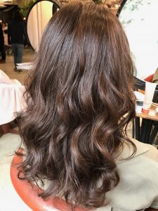 セミロング　パーマ　髪型　ヘアカタログ