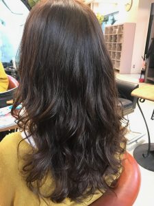 セミロング　パーマ　髪型　ヘアカタログ