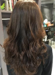 セミロング　パーマ　髪型　ヘアカタログ