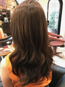 セミロング　パーマ　髪型　ヘアカタログ