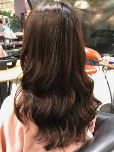 セミロング　パーマ　髪型　ヘアカタログ