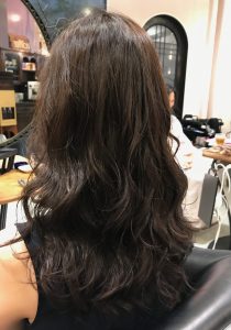 セミロング　パーマ　髪型　ヘアカタログ