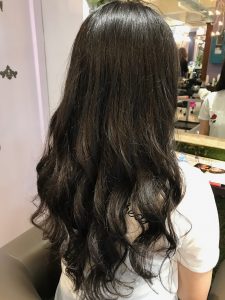 セミロング　パーマ　髪型　ヘアカタログ