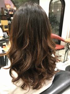 セミロング　パーマ　髪型　ヘアカタログ