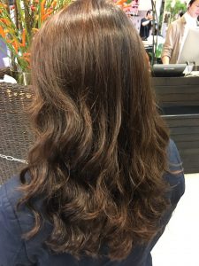 セミロング　パーマ　髪型　ヘアカタログ