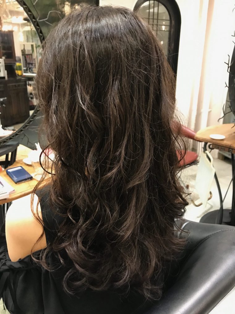 黒髪ロングでパーマをかけたい人のための黒髪パーマヘアの参考記事 コテ巻き風パーマと韓国風パーマが得意な美容師