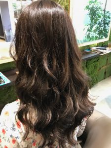 セミロング　パーマ　髪型　ヘアカタログ