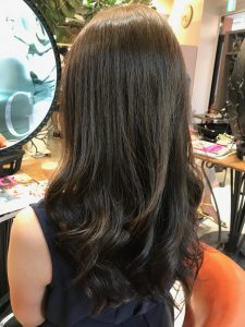 セミロング　パーマ　髪型　ヘアカタログ