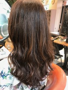 セミロング　パーマ　髪型　ヘアカタログ