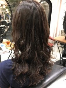 セミロング　パーマ　髪型　ヘアカタログ