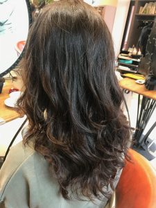 セミロング　パーマ　髪型　ヘアカタログ